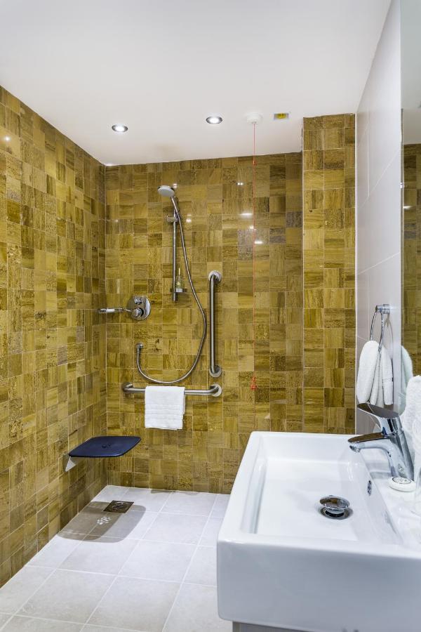 Holiday Inn London Watford Junction By Ihg Bagian luar foto